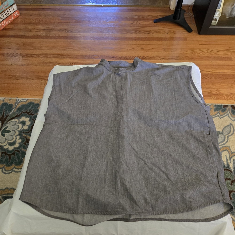Figs Sleeveless Mock-Neck Top in Heather Gray